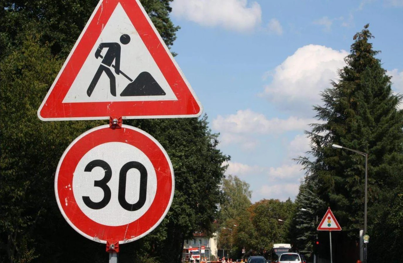 Verkehrszeichen, Baken und Warnleuchten von PSD