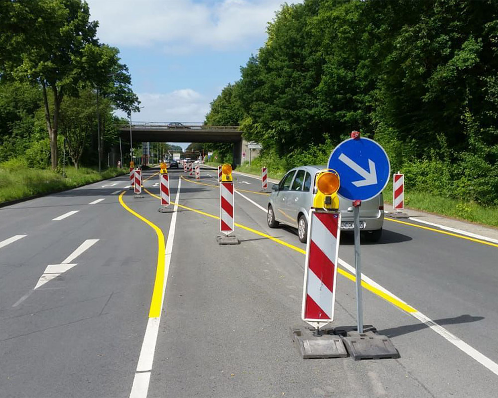 PSD-Sicherungsanhänger und Absicherung auf der Autobahn